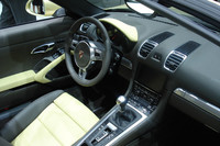 エクステリア同様、インテリアの雰囲気も従来型「ボクスター」から大きな変化はない。