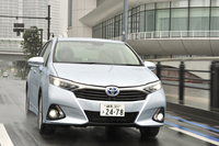 2012年8月にマイナーチェンジを迎えた、ハイブリッド専用車「SAI」。やや地味だったフロントまわりは、“トヨタ車最大級のヘッドランプ”や個性的なバンパーで、大幅にイメージチェンジ。