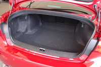 トランクルームの容量は500リッター。ゴルフバッグは4つ収納できる。
    