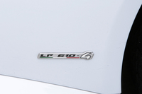 「LP（Longitudinale Posteriore）」とはエンジン縦置き・後方搭載の意。「610」は馬力を、「4」は4WDであることを示している。