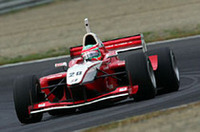 予選はふるわず、6番手からスタートした松田次生。果敢に追い上げ、2位でレースを終えた。