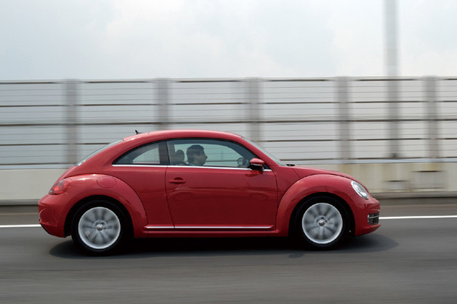 フォルクスワーゲン　ビートル　赤色 ザ・ビートル（フォルクスワーゲン）のレッド系（赤）の中古車を検索