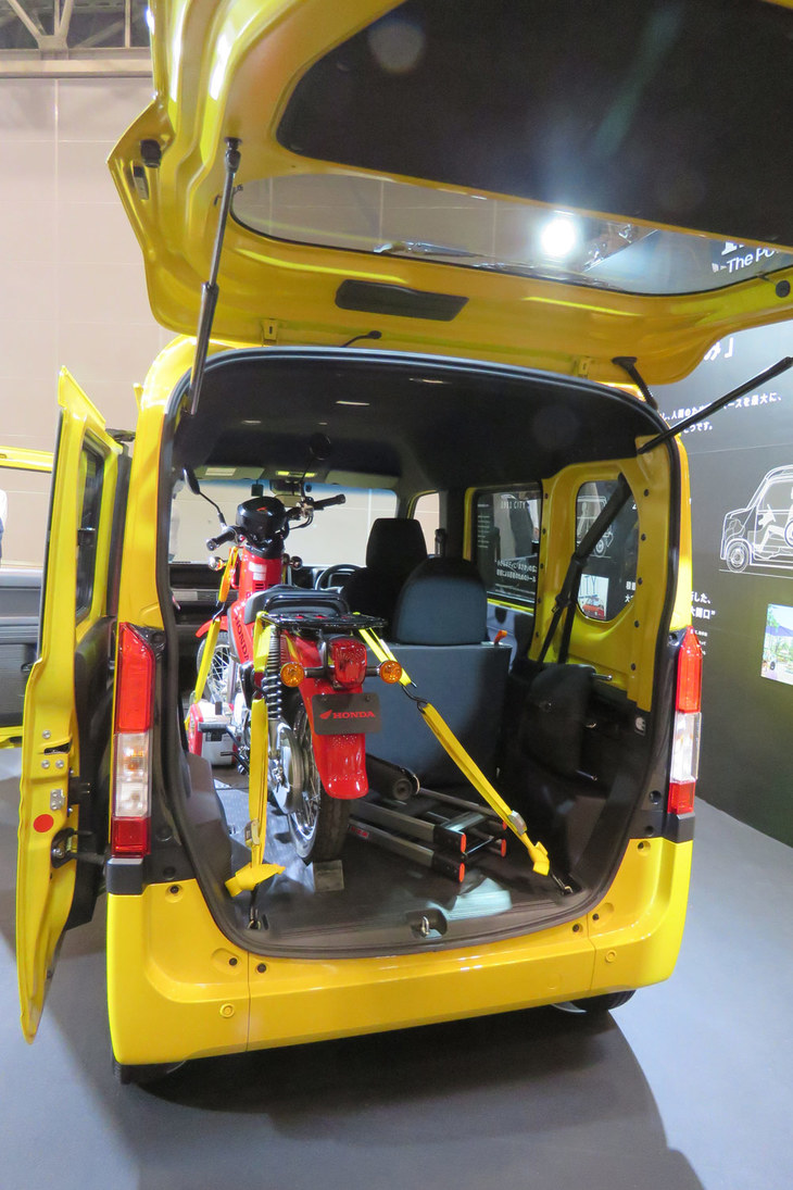 「ホンダN-VAN」（2018年）と「クロスカブ50」（2018年）。