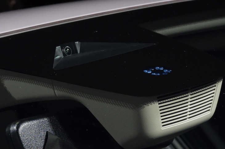 ホンダCR-V e：HEV RSブラックエディション（先進運転支援システムの広角カメラ）