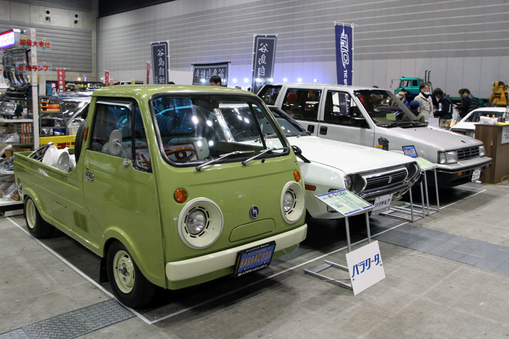 日産系商用車と部品に強いバラクーダは、1975年「マツダ・ポーターキャブ」、1978年「日産シルビアLS タイプS」、1985年「日産プレーリーJW-G」の3台を展示。順に58万円、145万円、120万円という価格はいずれも新車時より高価だが、それでも会場内では比較的リーズナブルなほうだった。