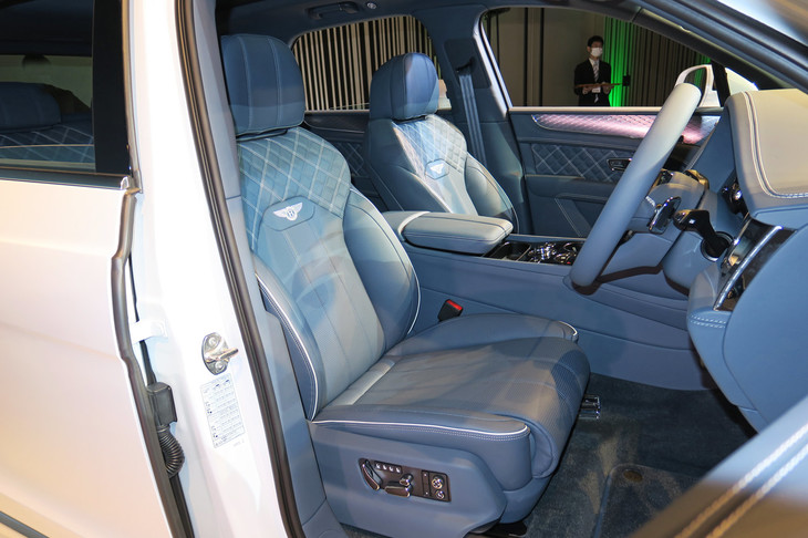 ベントレー・ベンテイガ ハイブリッド（フロントシート）