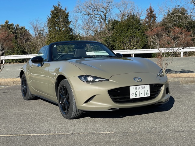 2024年1月に発売された改良型「マツダ・ロードスター」。主要グレードの6MT車にアシンメトリックLSDが備わるなど、大幅な進化を遂げている。