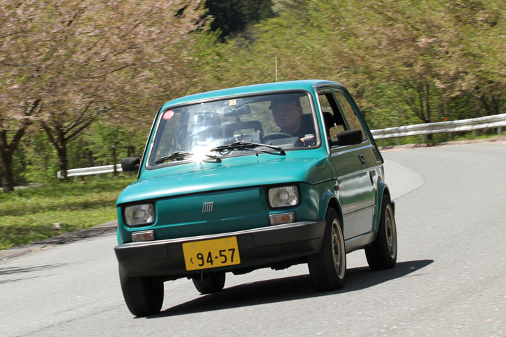 軽登録された1999年「フィアット126」。かつてポルスキ・フィアットと呼ばれた、国営工場だったポーランド工場で2000年まで生産されていた。
			 