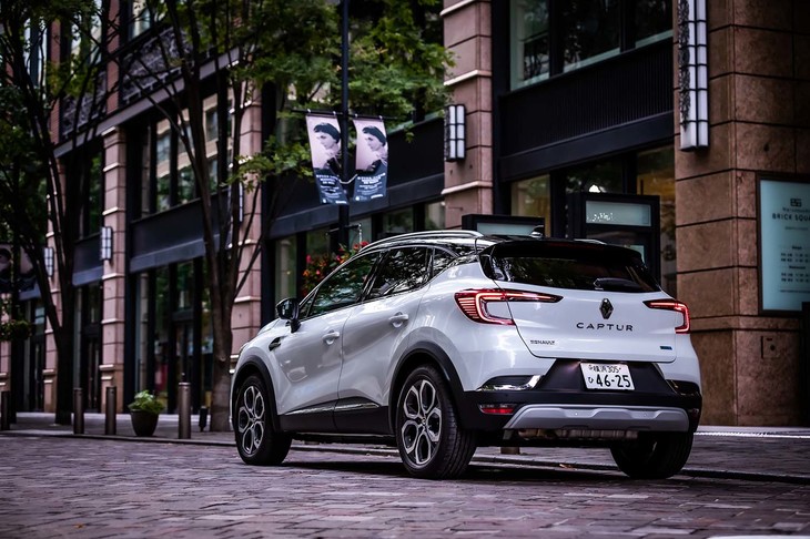 ゼロ発進は100％EVモード。市街地走行においては、最大80％をEVモードでカバーすることでガソリンエンジン車に対して最大40％の燃料消費を削減する。