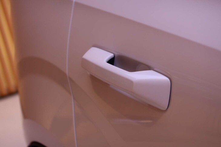 ボルボEX30ウルトラ シングルモーター エクステンデッドレンジ（リアのドアハンドル）