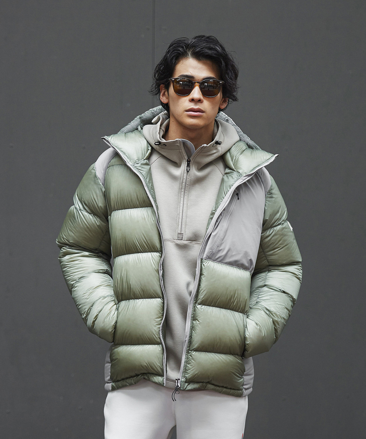 ARTA CVSTOS DOWN JACKET
	最高品質のポーランド産ホワイトグース（95％）を使用した、芯のない柔らかさが特徴の軽量ダウンジャケット。13万2000円。