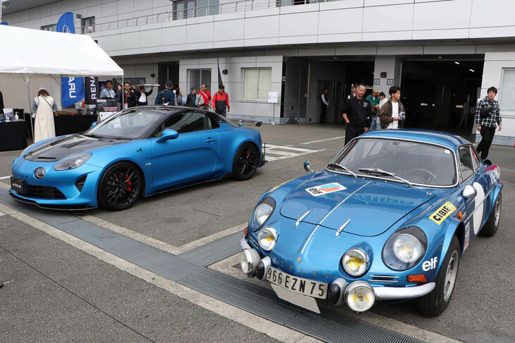 会場では、新旧「アルピーヌA110」が並ぶという、ファンにはたまらないシーンも。