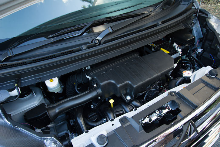 最高出力64ps/6000rpm、最大トルク10.0kgm/3000rpmを発生する3気筒ターボエンジン。今回の改良では、標準モデルにもターボ車が設定された。