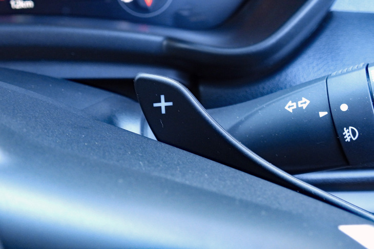 スズキ・スイフト ハイブリッドMZ（シフトパドル）