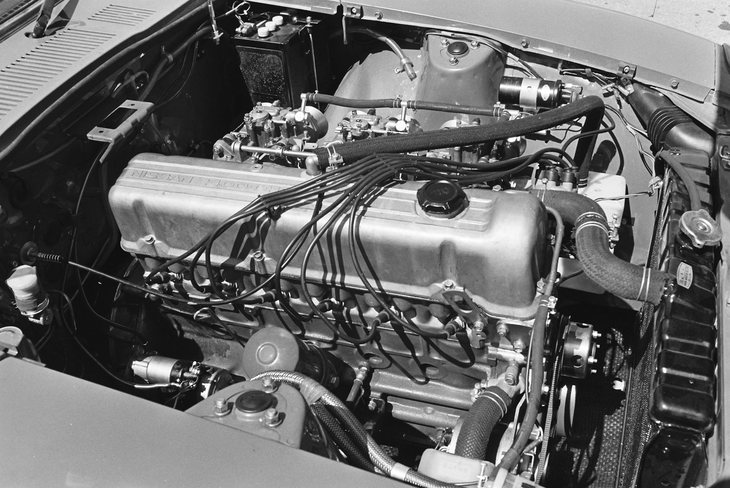 2.4リッターの「L24」型直6 SOHCエンジン。ゆとりの排気量がかなえるパワーと耐久性が魅力で、レースでは準レーシングエンジンを搭載した「Z432」よりむしろ同エンジンを搭載した「240Z」の方が活躍した。写真は、1970年の全日本富士1000kmレースの競技車両に搭載されたもの。