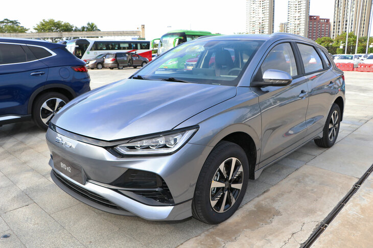 筆者もできるだけ多くのクルマに試乗した。印象はどれも悪くなく、街なかを走るくらいなら大きな不足はなさそうだ。デザインもスポーティーで走りのよさがアピールされている。内装のつくりもよく、上級車種にはちゃんと高級感があった。