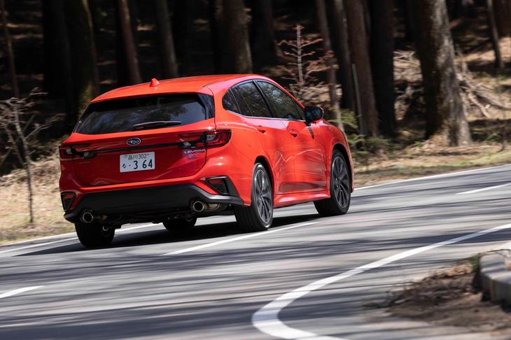 新型「レヴォーグ」で採用された新開発のパワーステアリングや電子制御サスペンションは、2.4リッターモデルと組み合わされることで、一段と洗練されたように感じられた。