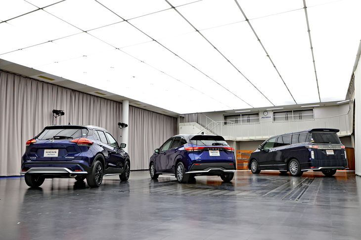 オーテックジャパンのカスタマイズカー。左から「日産キックスAUTECH」「ノートAUTECH」「エルグランドAUTECH」。