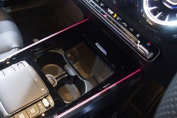 メルセデス・ベンツEQB350 4MATIC（センターコンソール）