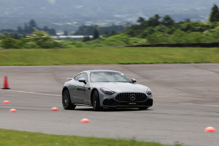 メルセデスAMG GT43クーペ