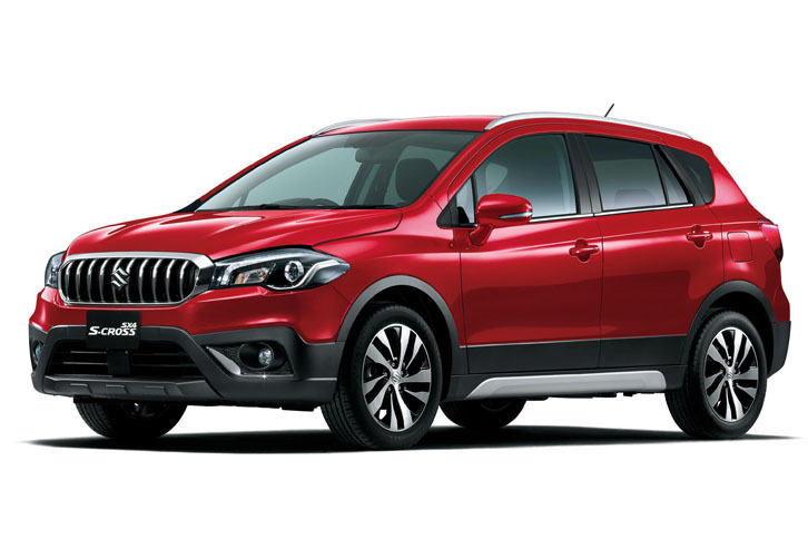 「スズキSX4 Sクロス」。ボディーカラーは新色の「エナジェティックレッドパール」。