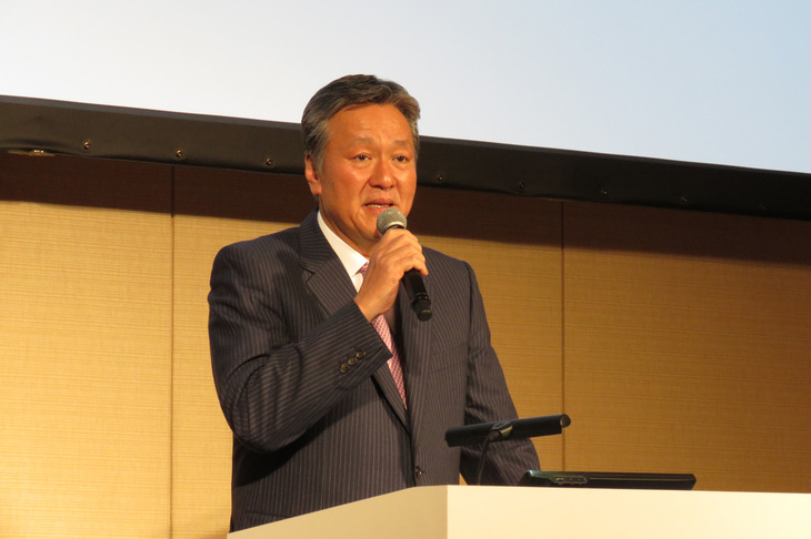 SOMPOホールディングスの西澤敬二社長。「マイカー保有の負担を軽減し、より多くのお客さまに安心で安全なカーライフを送ってほしい」と語った。