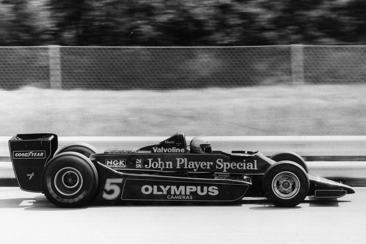 空気の流れによってクルマを地面に押し付ける、グラウンドエフェクト理論を取り入れたF1マシン「ロータス79」。前身となった「78」とともに好成績を挙げ、1978年のコンストラクターズタイトルをロータスにもたらした。