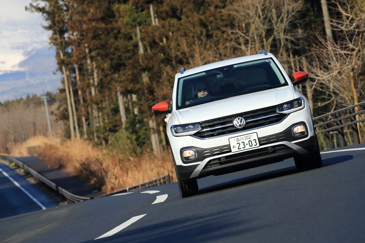 フォルクスワーゲンのBセグメントSUV「Tクロス」は2019年11月27日に導入発表、2020年1月28日に販売が開始された。ラインナップは記念仕様の「TSI 1st」と「TSI 1stプラス」（写真）で、現在はこの2モデルのみが販売されている。