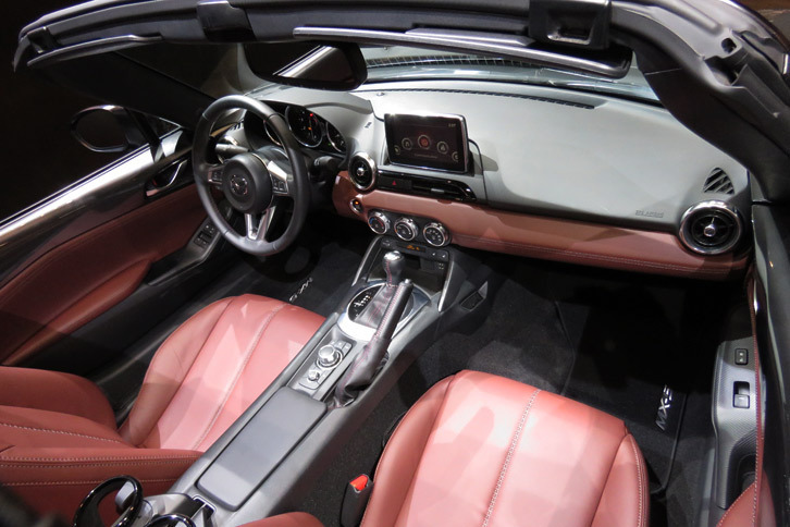 MX-5 RF（日本名：ロードスターRF）