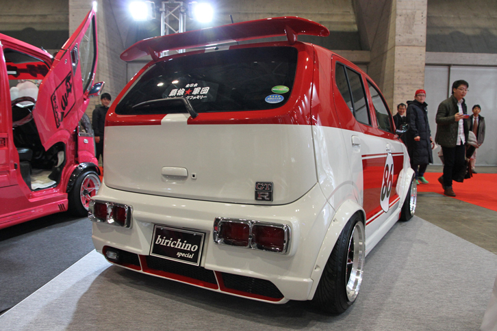 ハコスカGT／GT-R用のテールランプが埋め込まれた「やんちゃアルトGT-RR」のリアビュー。