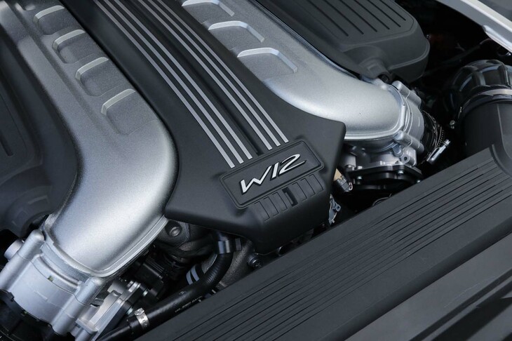 ベントレーでの生産終了により、2024年4月をもって幕引きとなるフォルクスワーゲン グループのW12エンジン。ベントレーで初採用されたのは2003年で、20年間にわたり改良を重ねるなかで、最高出力は37％アップし、最大トルクは54％増大した。