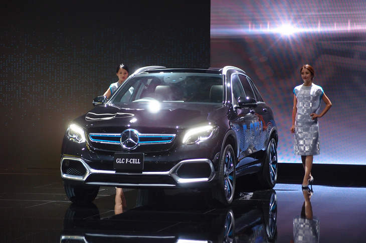 2019年の東京モーターショーに出展された、燃料電池プラグインハイブリッド車の「GLC F-CELL」。