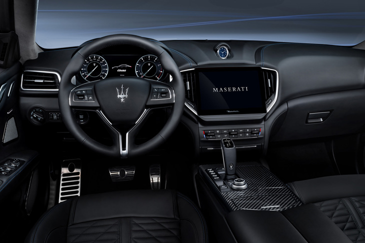 ダッシュボード中央に位置する液晶パネルは、サイズが8.4インチから10.1インチに拡大された。