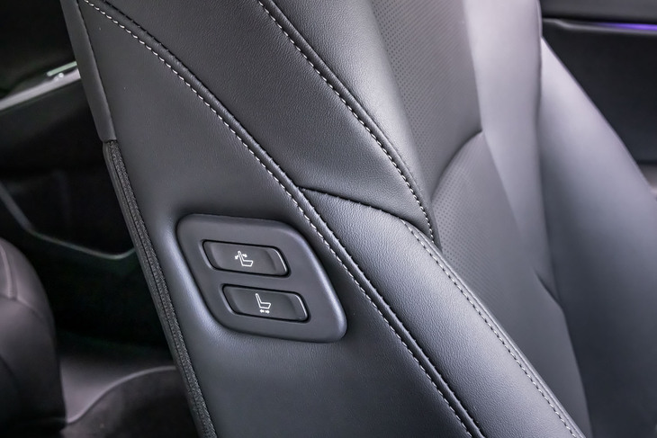 ホンダ・アコード（フロントシート＜助手席＞の調節スイッチ）