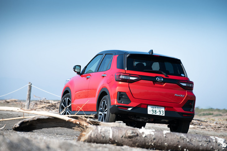 「ロッキー」は全長4mを切るAセグメントの小型SUV。車格的には「ビーゴ」の後継にあたるが、より“普段使い”に適したモデルに仕上がっている。