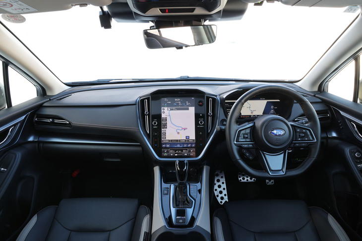 インテリアの基本デザインはベースとなった「レヴォーグ」を踏襲するが、アッシュの内装色とカッパーのコントラストステッチが「レイバック」専用となる。