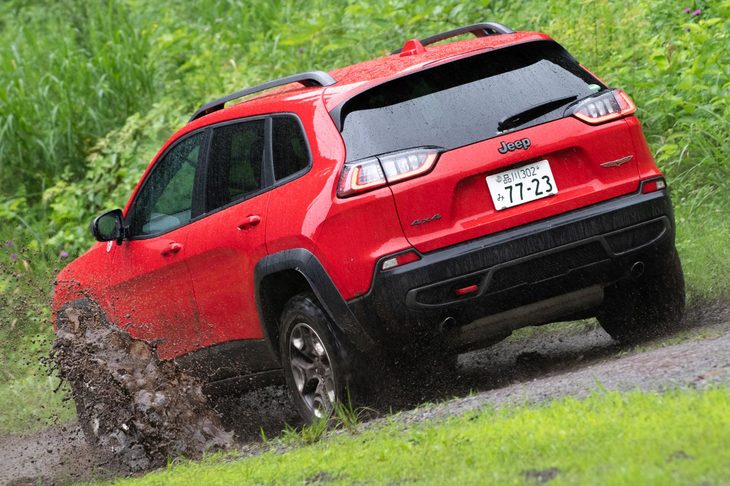 FFプラットフォームの都会派モデルでさえ、ライバルとは一線を画すオフロード性能を有している。その矜持こそがジープの魅力なのだ。