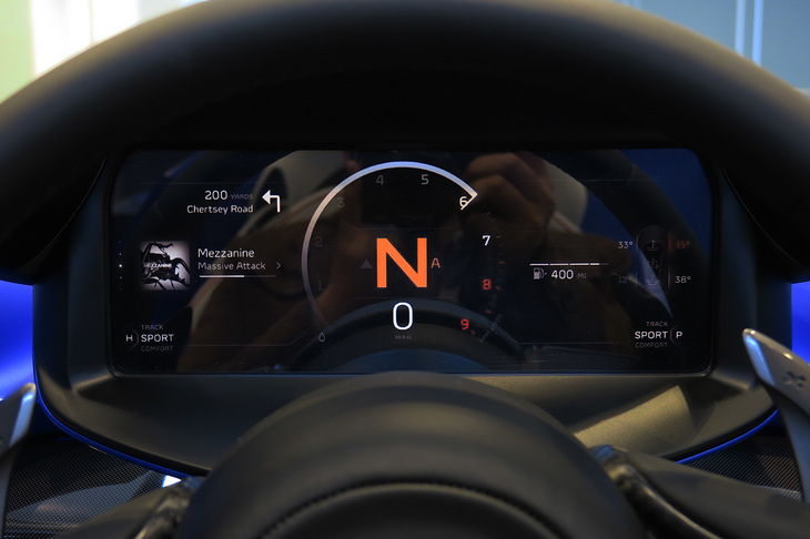 マクラーレン・エルヴァ（デジタルメーター）