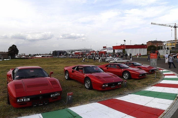 コンクールデレガンスの様子。