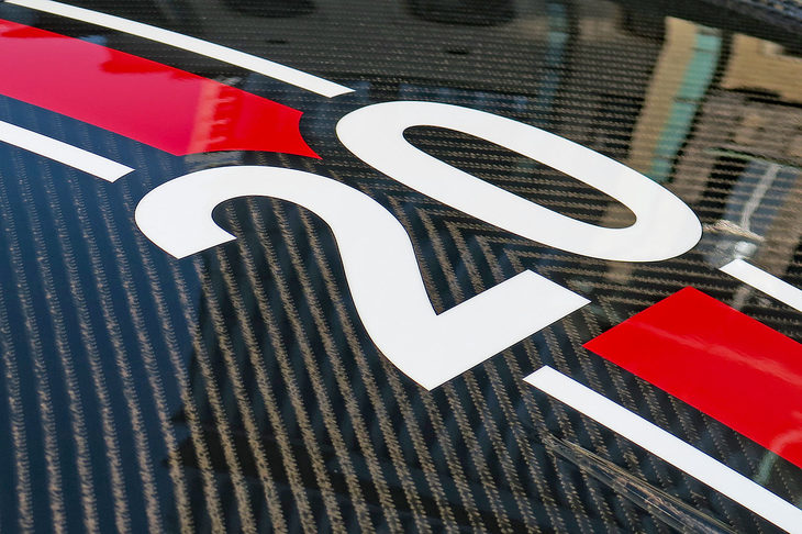 パガーニ・ウアイラ ロードスターBC（カーボン製リトラクタブルルーフ）