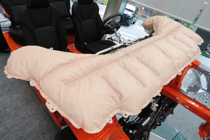 歩行者保護エアバッグ