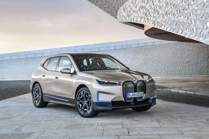 次世代型のピュアEV「iX」も2021年内に国内で発売される見込み。