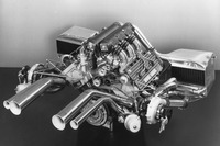1980年のF1マシンに搭載された1.5リッターV6ターボエンジン。ヘッドに「RENAULT GORDINI」と書かれている。