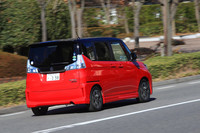 2015年8月に発売された現行型「ソリオ」。今回テストしたフルハイブリッド車は、2016年11月に追加された。