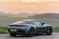 2018年5月11日にドイツのニュルブルクリンクでデビューした「DB11 AMR」。今回はそのドレスアップ仕様となる限定車「シグネチャーエディション」に試乗した。