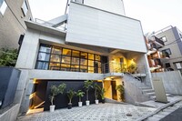 「RANGE ROVER SPORT SV Unlocked」の会場となった東京・渋谷のスタジオ。内覧会は、さまざまな展示が行われている各フロアを巡るかたちで行われた。