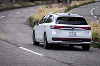 今回は新潟・長岡から東京・品川まで302kmを走行。その試乗時における平均燃費は、WLTCモードのカタログ値である16.4km/リッターを上回る18.2km/リッターであった。