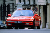 かつて一世を風靡（ふうび）した2代目や3代目（写真）の「プレリュード」も、4WSなどのハイテクの導入には前のめりだったが、必ずしも速さがウリのクルマではなかった。