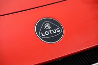 1948年からの歴史を誇るロータス。たびたび経営危機に見舞われたものの今日まで存続し、今は中国・吉利汽車（ジーリー・オートモービル）の傘下となっている。