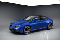 BMWが2026年3月に発表した新型「i3」の一充電走行距離は、なんと最大900km（WLTPモード）。もっとも、国内での使用を前提とするなら、BEVの航続距離はカタログ値で700kmほどあれば十分といえる。